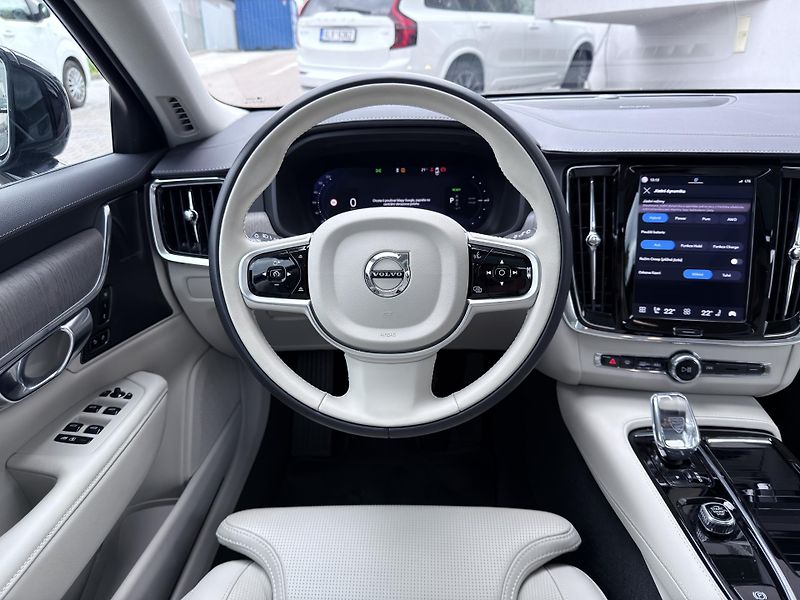 Volvo V90 T8 AWD ULTRA *VZDUCH* + kola - fotka 22 z 60