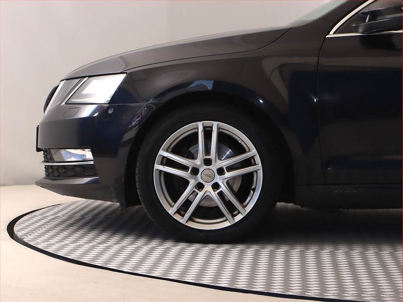 Škoda Octavia (2017) 2.0 TDI, Automat, Navi - fotka 15 z 20