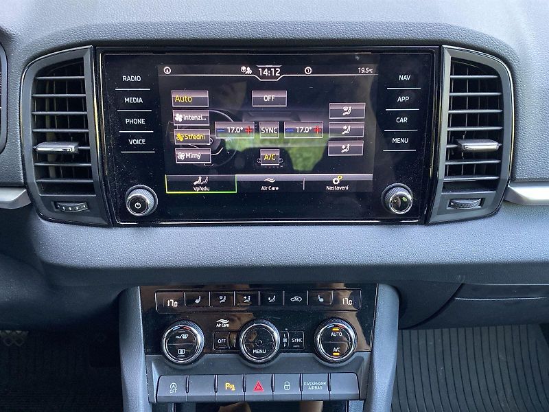 Škoda Karoq (2024) 1.5 TSI Selection - fotka 12 z 34