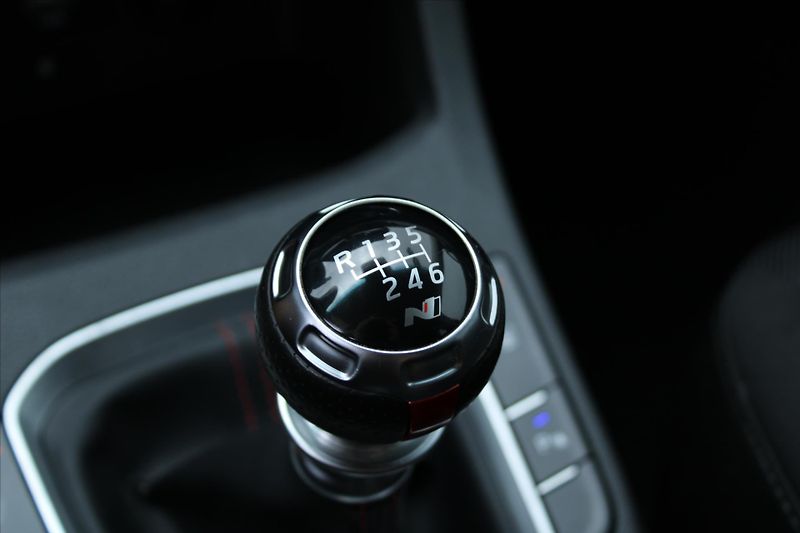 Hyundai i30 1.5 T-GDI 117kW N-LINE ČR - fotka 24 z 28