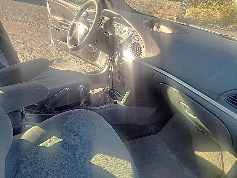 Citroën C5 (2005) 2.0i 16V BREAK - fotka 19 z 23