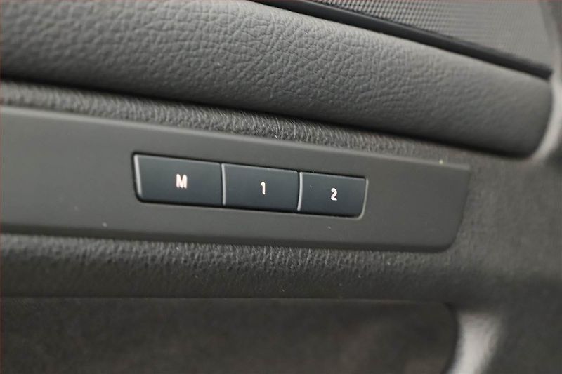 BMW Řada 5 (2013) 520d xDrive, 4X4, Automat, ČR - fotka 10 z 20