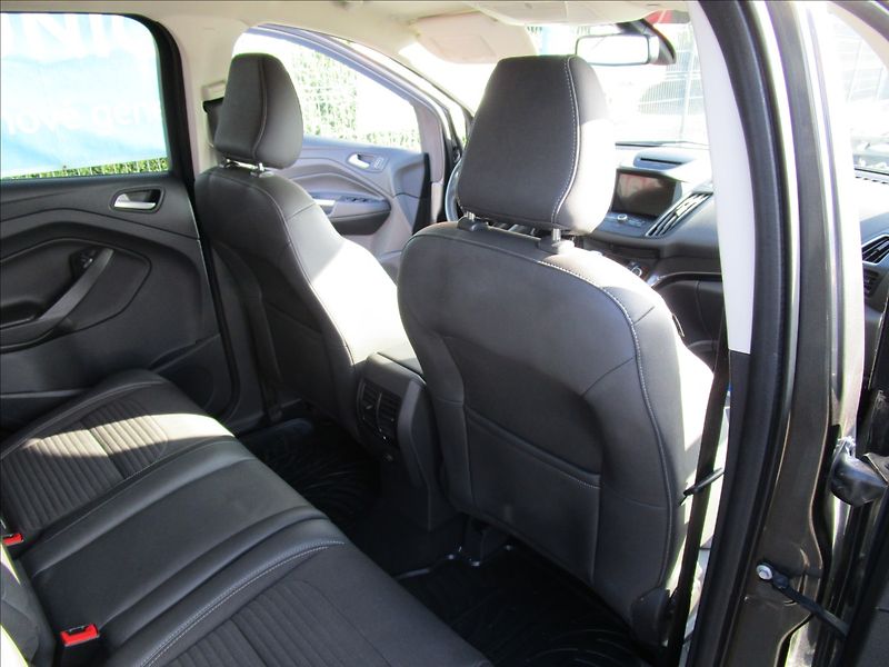Ford Kuga 2.0TDCi 132kW AWD, automat - fotka 23 z 41