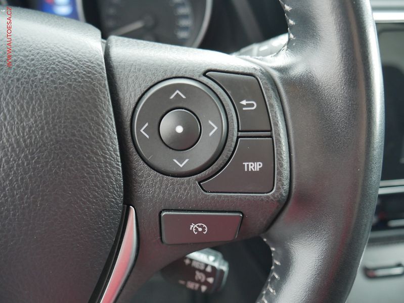 Toyota Auris (2017) 1.6i, ČR, AC, kamera - fotka 19 z 21