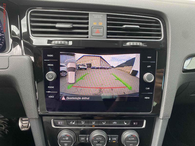 Volkswagen Golf (2017) 1.5 TSi, Sound, LED, navi, - fotka 17 z 18