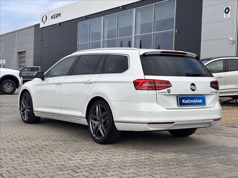 Volkswagen Passat 2,0 TDI 110kW BMT Highline - fotka 3 z 33