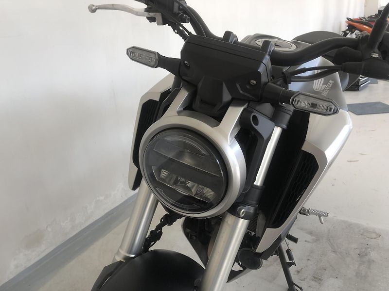 Honda CB 125 R Neo Sports Café ABS - fotka 13 z 17
