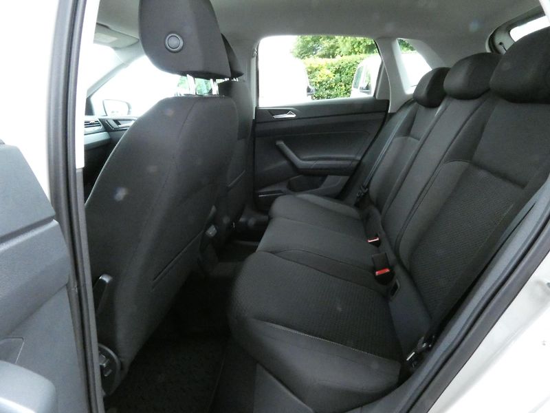 Volkswagen Polo People 1,0 TSI 85 kW 7DSG - fotka 27 z 30