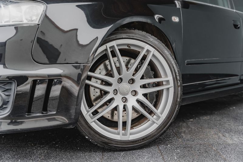 Audi RS 4 (2007) Avant*4.2 V8*Quattro*R19 - fotka 8 z 18