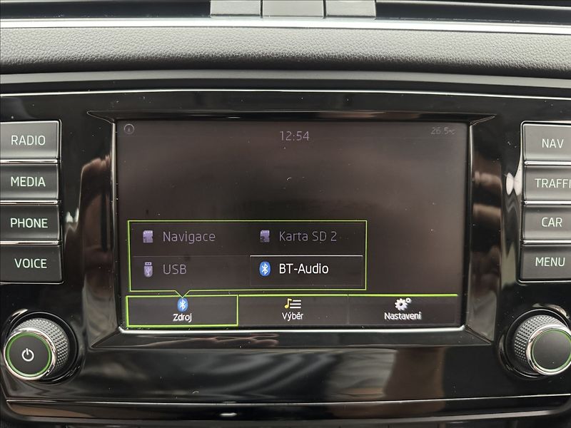 Škoda Octavia 1,6 TDi 6ST. MAN. NAVI SENZORY - fotka 17 z 33