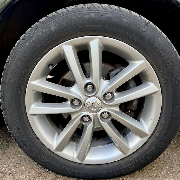 Toyota Auris (2008) 1.4 VVT-i 71 KW –  NÍZKÝ NÁJEZ - fotka 8 z 25