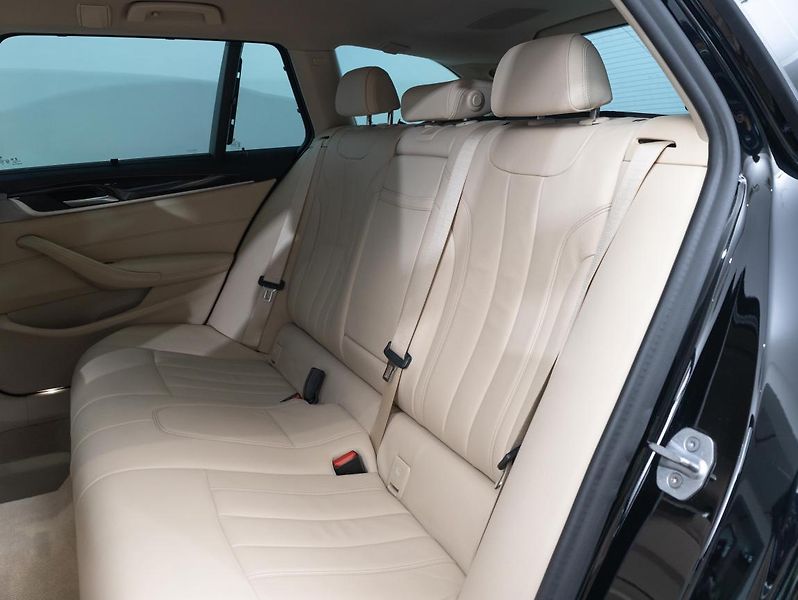 BMW Řada 5 540i xDrive Touring - fotka 22 z 22