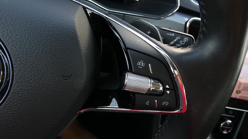 Škoda Superb Combi 2,0 TDI DSG Style - fotka 13 z 25