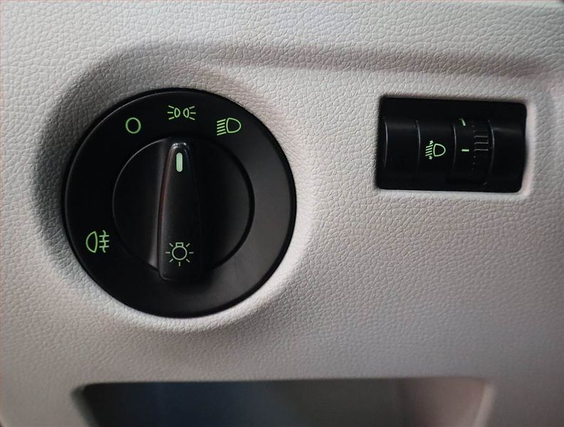 Škoda Fabia (2008) 1.4 16V, Tempomat - fotka 16 z 17