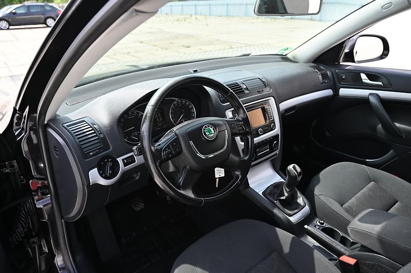 Škoda Octavia 2.0TDI 7/2011 Rezervace - fotka 28 z 50