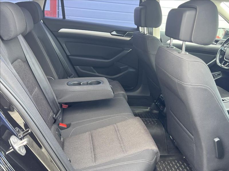 Volkswagen Passat 2,0 TDi MATRIX ComfortLine - fotka 17 z 28