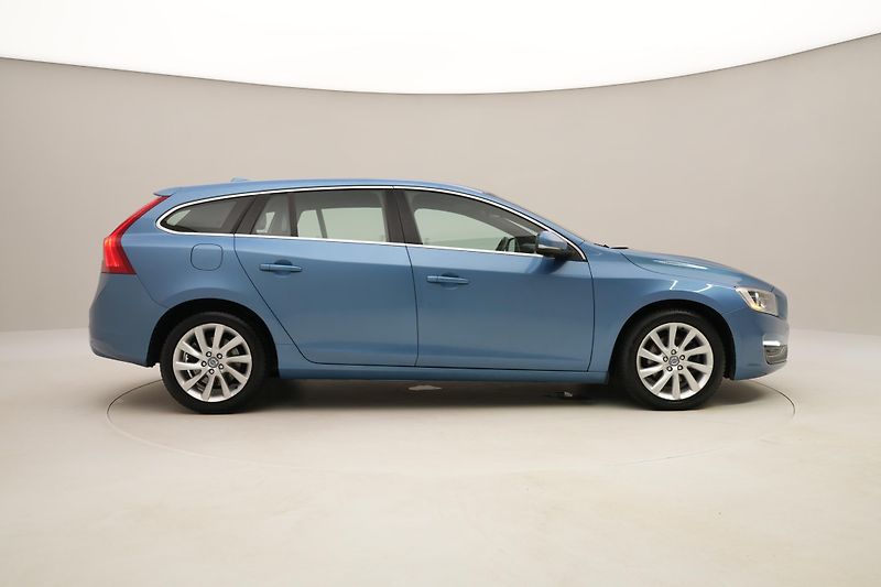 Volvo V60 D2 SUMMUM AUT - fotka 13 z 44