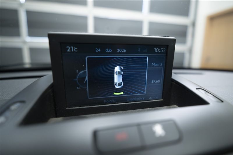 Peugeot 3008 2,0 HDI NAVIGACE TAŽNÉ - fotka 23 z 36