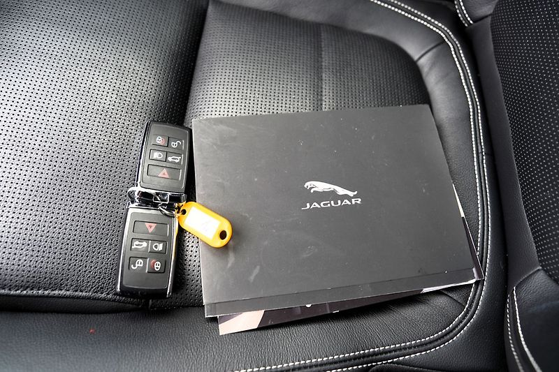 Jaguar E-Pace D200 4WD R-Dynamic/Aut/LED/fac - fotka 45 z 48