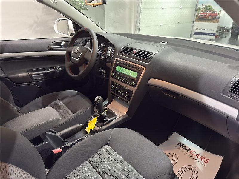 Škoda Octavia 1,4   TSI 90KW REZERVACE - fotka 15 z 29