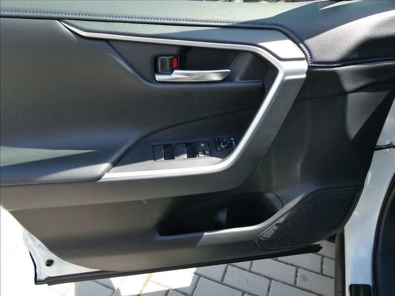 Toyota RAV4 2,5 Hybrid,1.maj,ČR,tažné - fotka 14 z 33