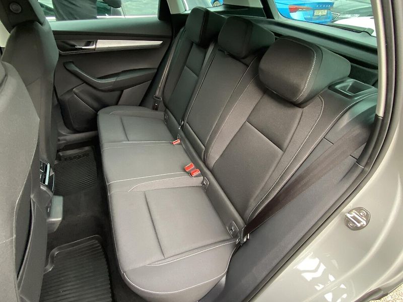 Škoda Karoq 1,0 TSI 81 kW Ambition - fotka 22 z 26