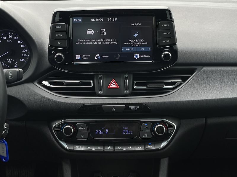 Hyundai i30 1,5 T-GDI AT7 Combi Smart PDC - fotka 11 z 22