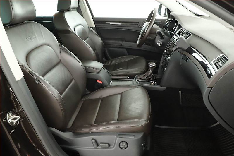 Škoda Superb (2012) Laurin&Klement 3.6 FSI V6 - fotka 7 z 18