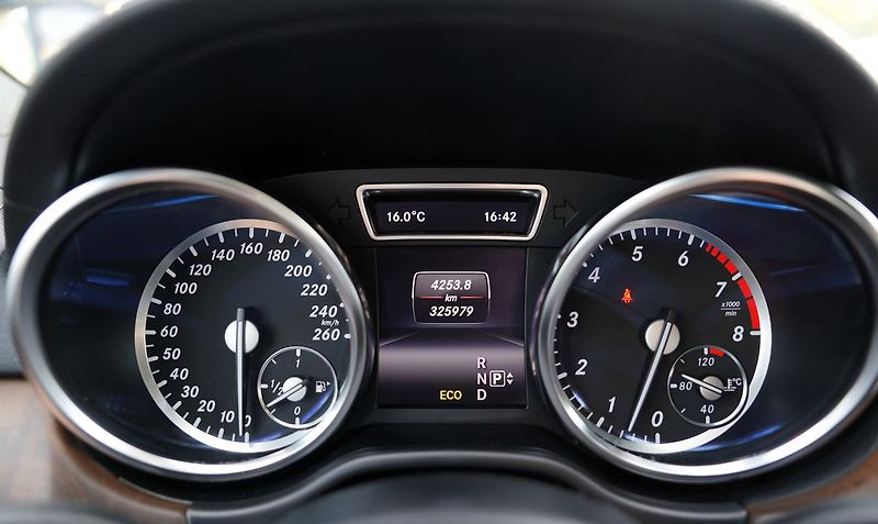 Mercedes-Benz GL 500 V8 AMG/4Matic/NOVÝ MOTOR - fotka 38 z 44