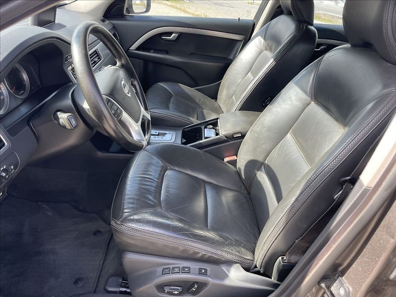 Volvo XC70 2,4 D5 151kw AWD Geartronic Mo - fotka 7 z 35