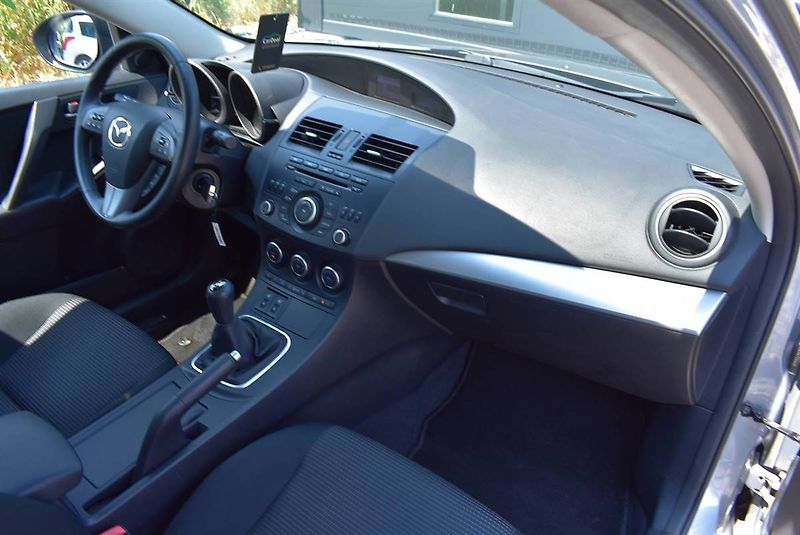 Mazda 3 1,6 16V SPORT,1.M,KRÁSNÁ! - fotka 13 z 18