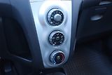 Toyota Yaris (2007) 1.3 VVT-i, Automat - náhled 15