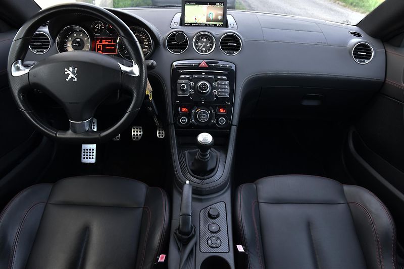 Peugeot RCZ 1.6 T GT-LINE RED CARBON, NAVI - fotka 31 z 47