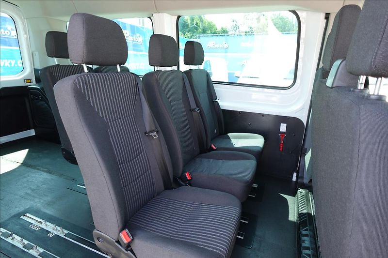 Ford Transit 2,2 TDCI  L3H2 8MÍST BUS KLIMA - fotka 13 z 31