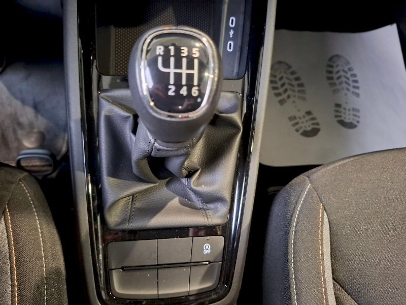 Škoda Kamiq (2025) SELECTION TSI 85/1.0 M6F - fotka 26 z 30