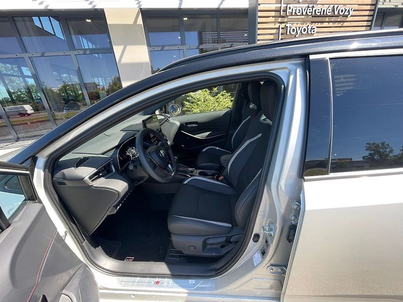 Toyota Corolla 2.0 Hybrid Automat GR SPORT - fotka 15 z 29