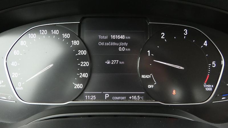 BMW Řada 5 530d xDrive - fotka 13 z 25