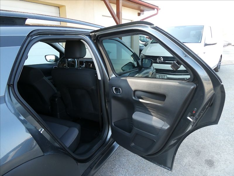 Citroën C4 Cactus 1,2 PureTech 60kW NAVI - fotka 22 z 33