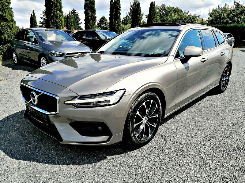 Volvo V60 (2021) 2.0 B3 MHEV A/T 120kW - fotka 2 z 36