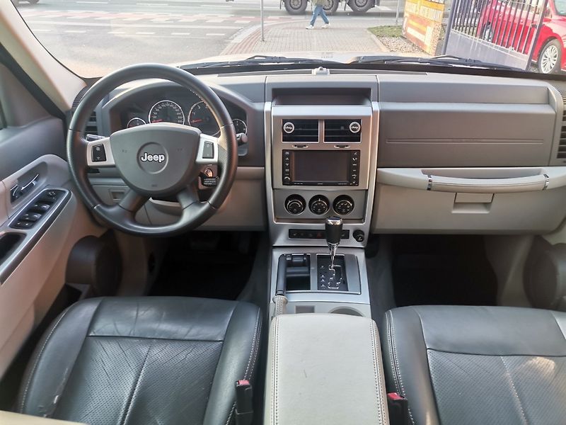 Jeep Cherokee (2009) 2.8CRD 130kw AUT 4x4 Tažné ČR - fotka 11 z 31