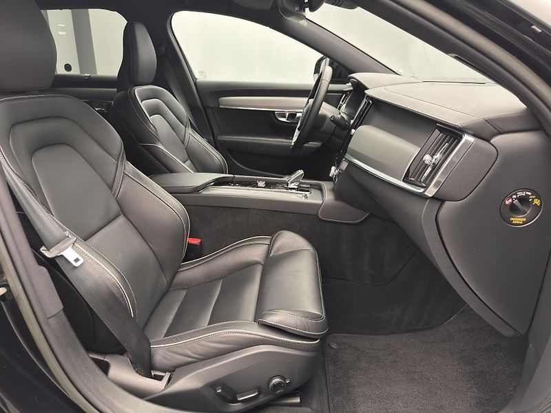 Volvo V90 B4 PLUS DARK AUT  - fotka 26 z 47