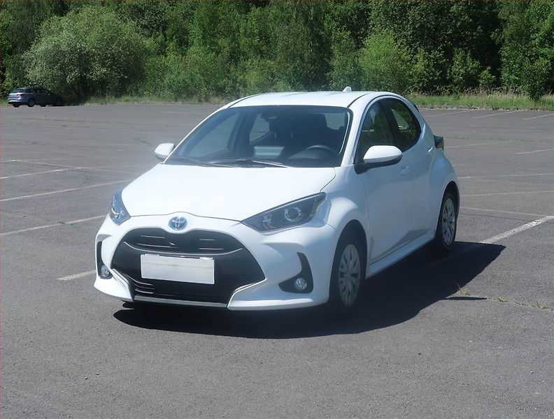 Toyota Yaris (2022) 1.5 VVT-i Hybrid - fotka 2 z 15