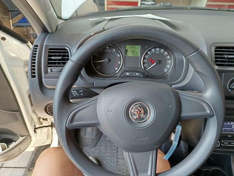 Škoda Fabia (2014) 1,2 Active+  29 000 km !!!!!!! - fotka 12 z 16