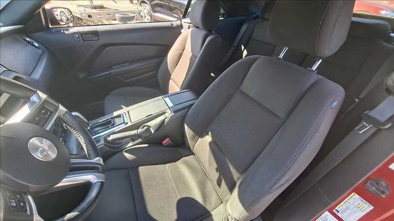 Ford Mustang 3,7 V6 227 Kw cabrio - fotka 12 z 21