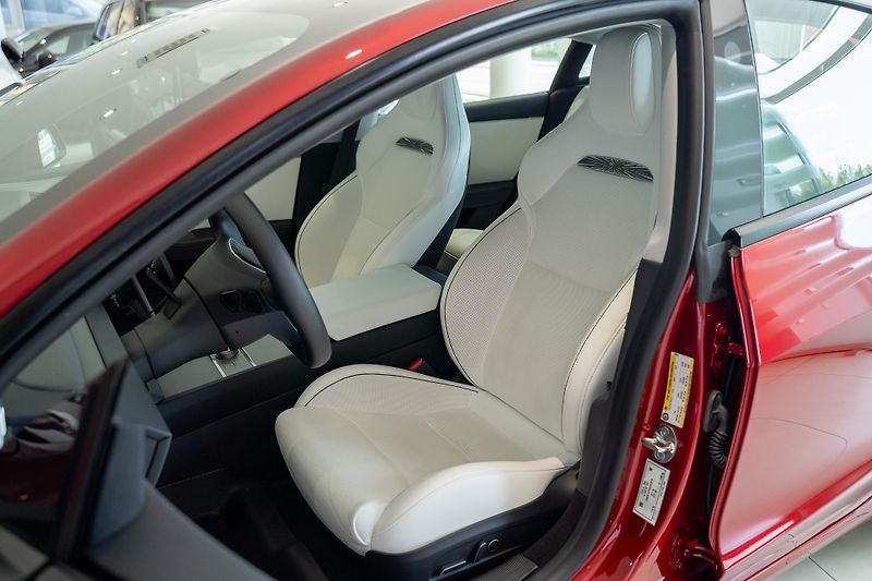 Tesla Model 3 (2024) PERFORMANCE HIGHLAND — DUAL  - fotka 14 z 24