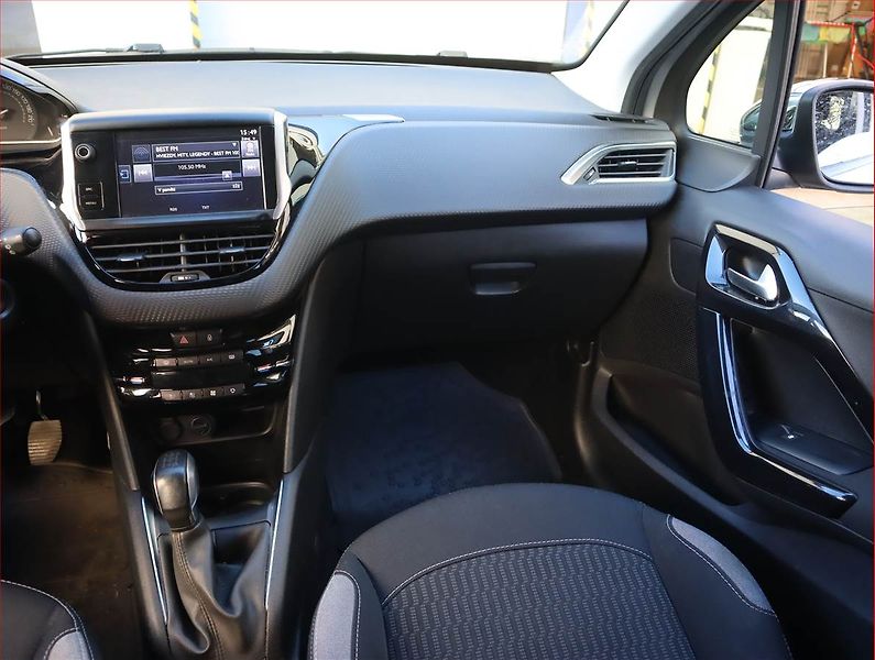 Peugeot 208 (2017) 1.2 PureTech, Serv.kniha - fotka 8 z 16