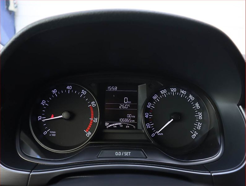 Škoda Fabia (2016) 1.0, Xenony - fotka 11 z 15