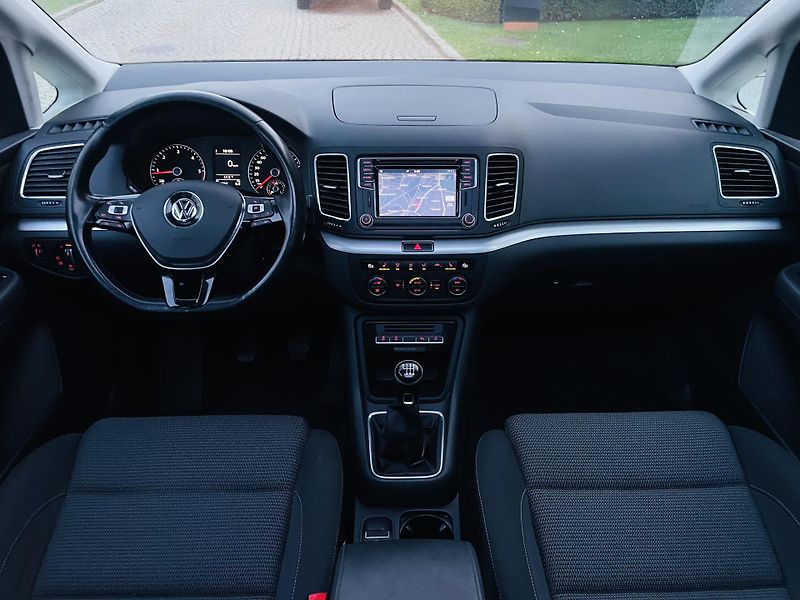 Volkswagen Sharan 2.0TDI MAN 7MÍST TAŽNÉ KAMERA - fotka 24 z 46