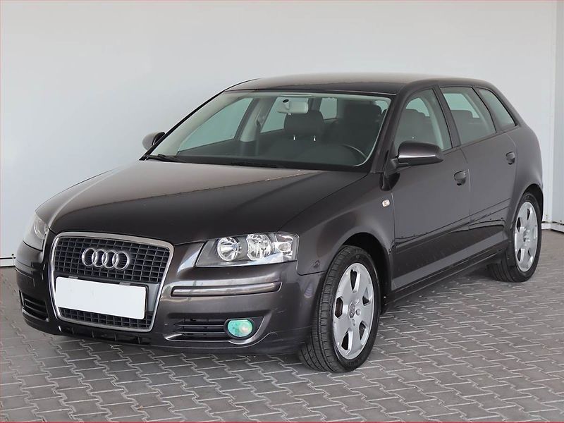 Audi A3 (2007) 2.0 TDI, rezervace - fotka 2 z 15