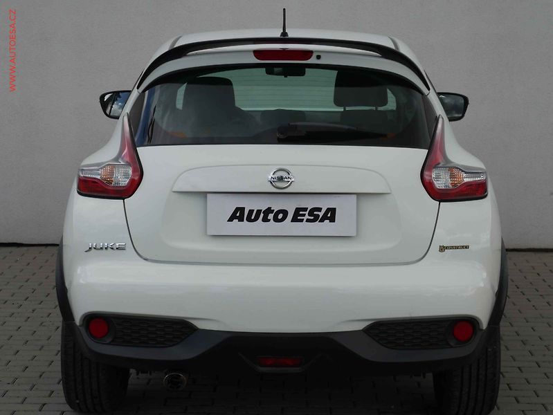 Nissan Juke (2015) 1.6i, ČR, Klima - fotka 5 z 16